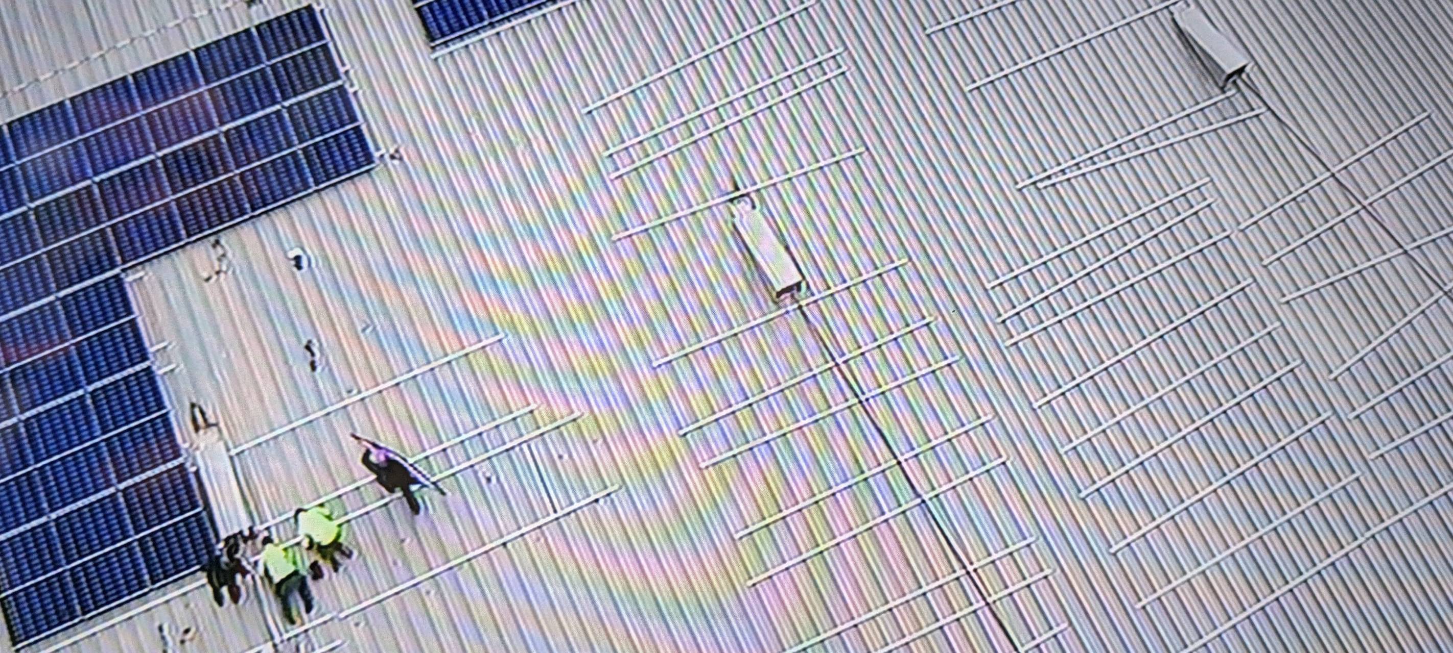 Bau der Photovoltaikanlage am Stadion läuft