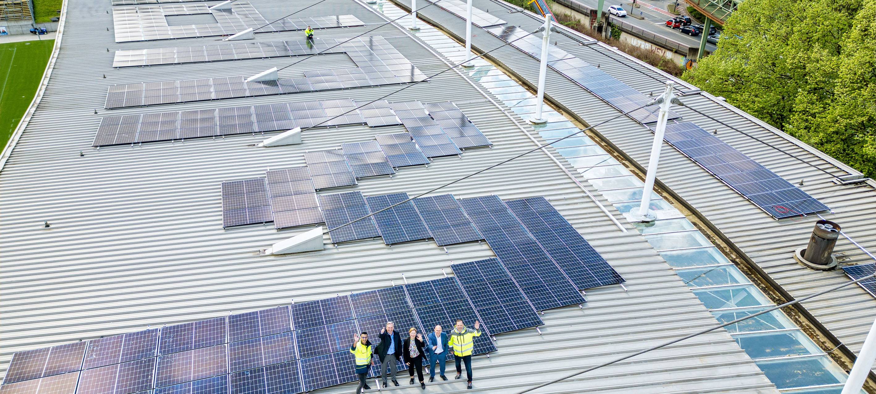 Das Stadion-Dach produziert Strom