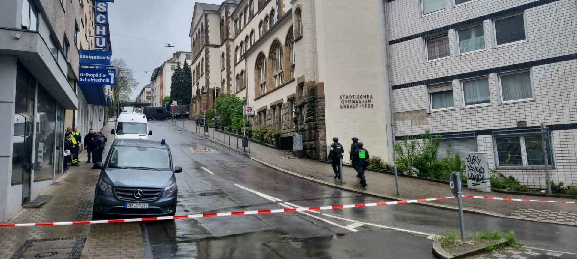 Nach Großeinsatz der Polizei: Nachholtermin für Abiturienten und Abiturientinnen