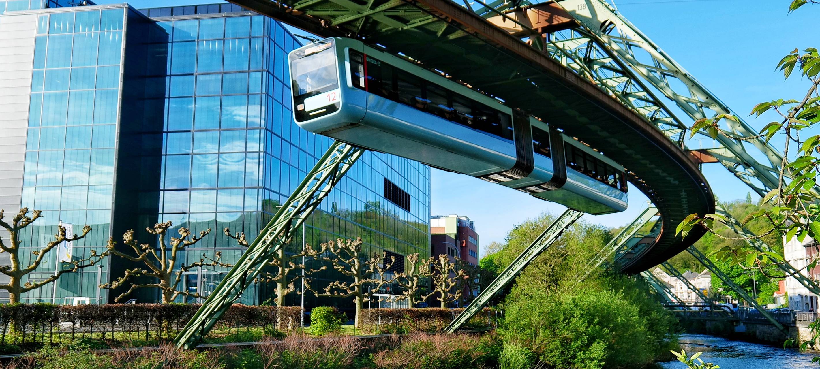 Schwebebahn fährt wieder