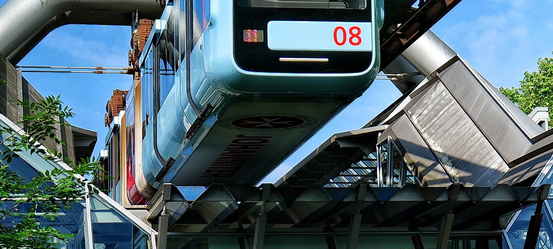 Schwebebahn fährt wieder