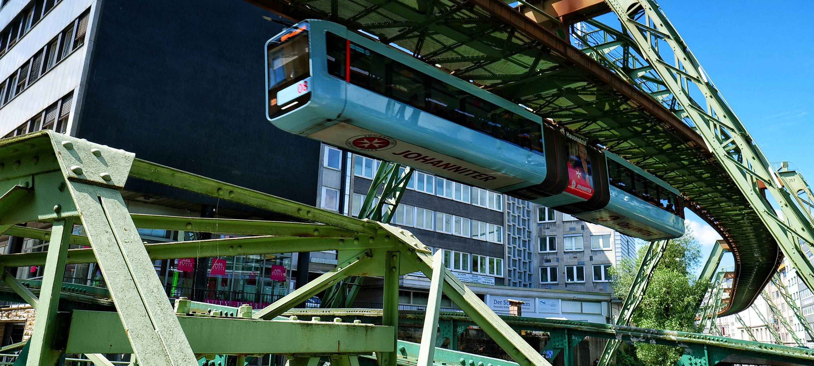 Die Schwebebahn fährt wieder