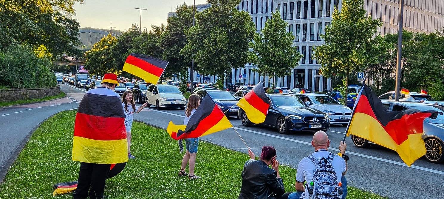 Viele Fans feiern Deutschland-Sieg