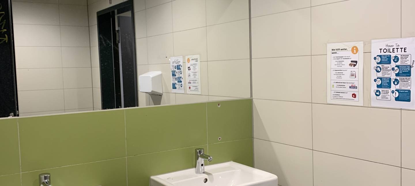 Ausgezeichnete Schultoilette