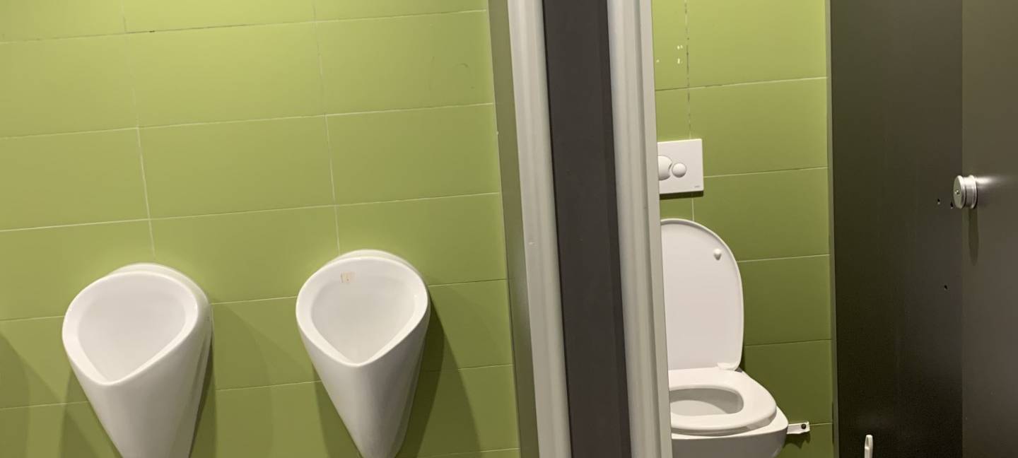 Ausgezeichnete Schultoilette