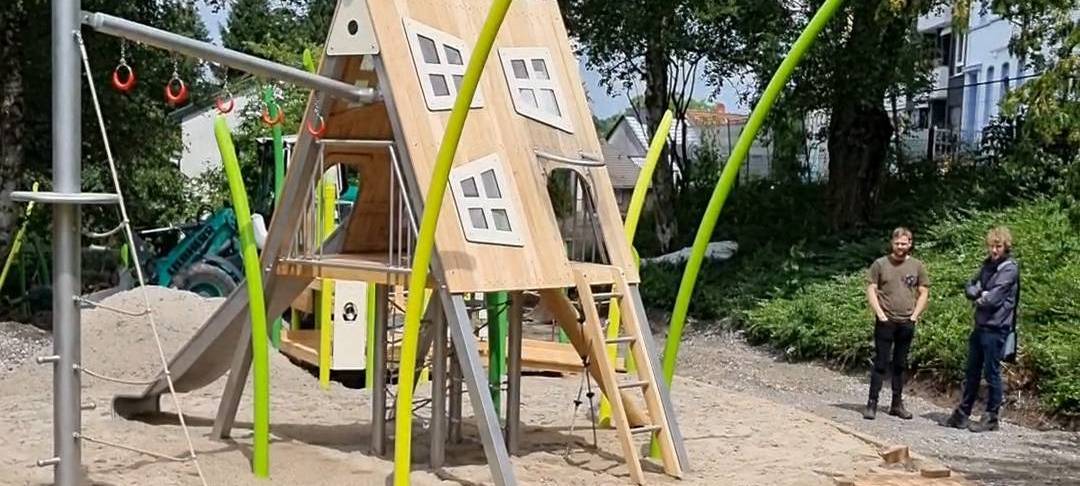Haus unterm Spielplatz