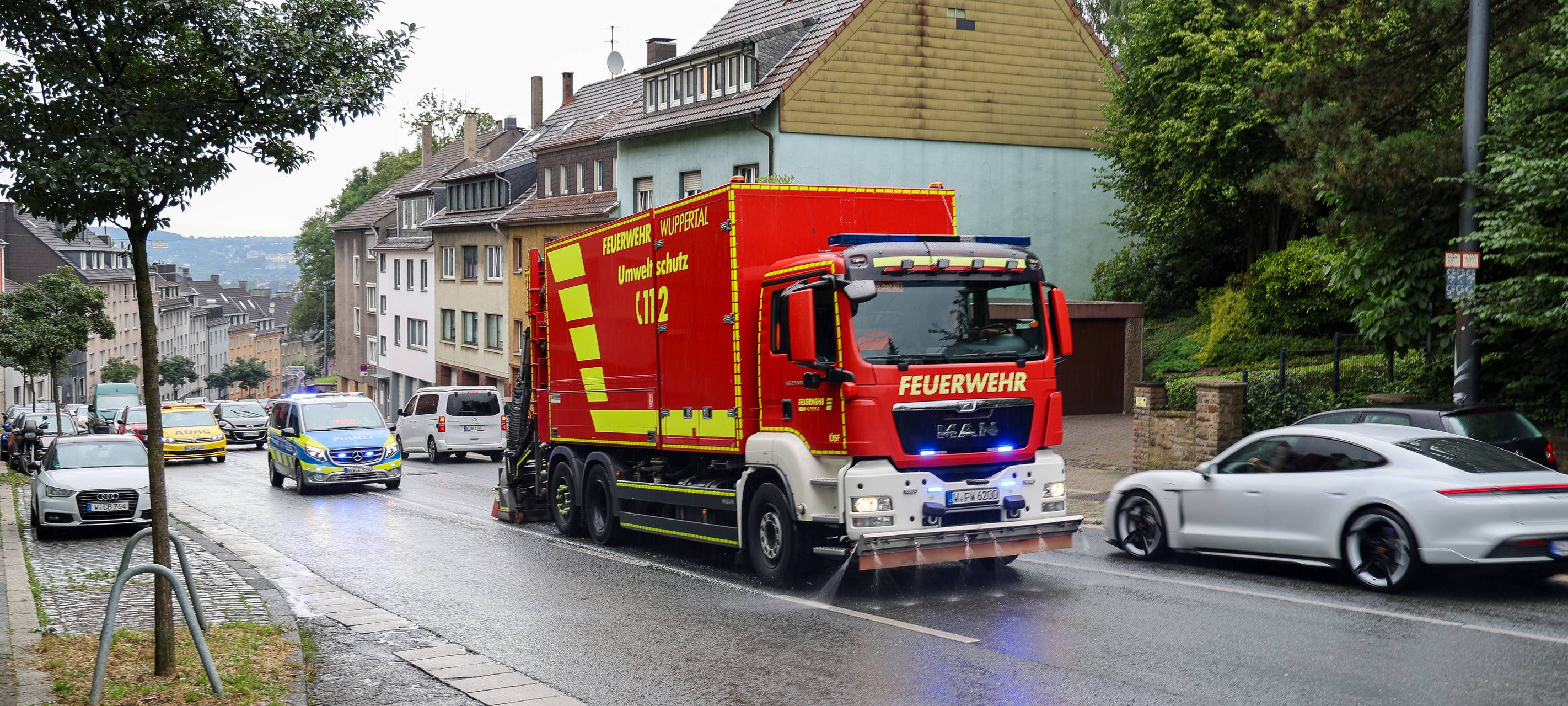 Ölspur auf der Cronenberger Straße