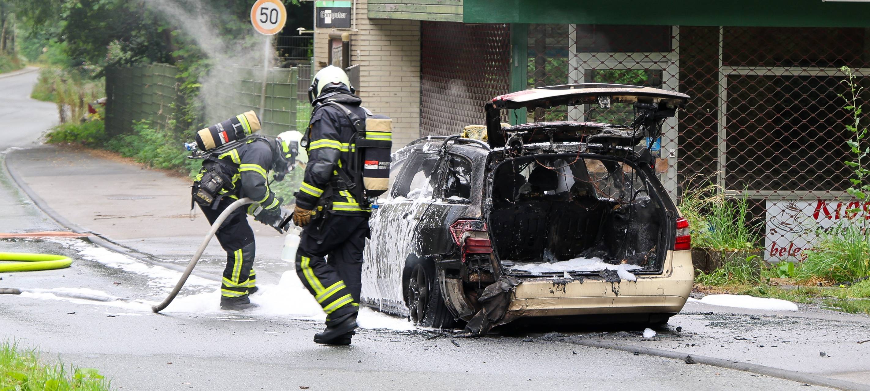 Brennendes Taxi bei Dornap