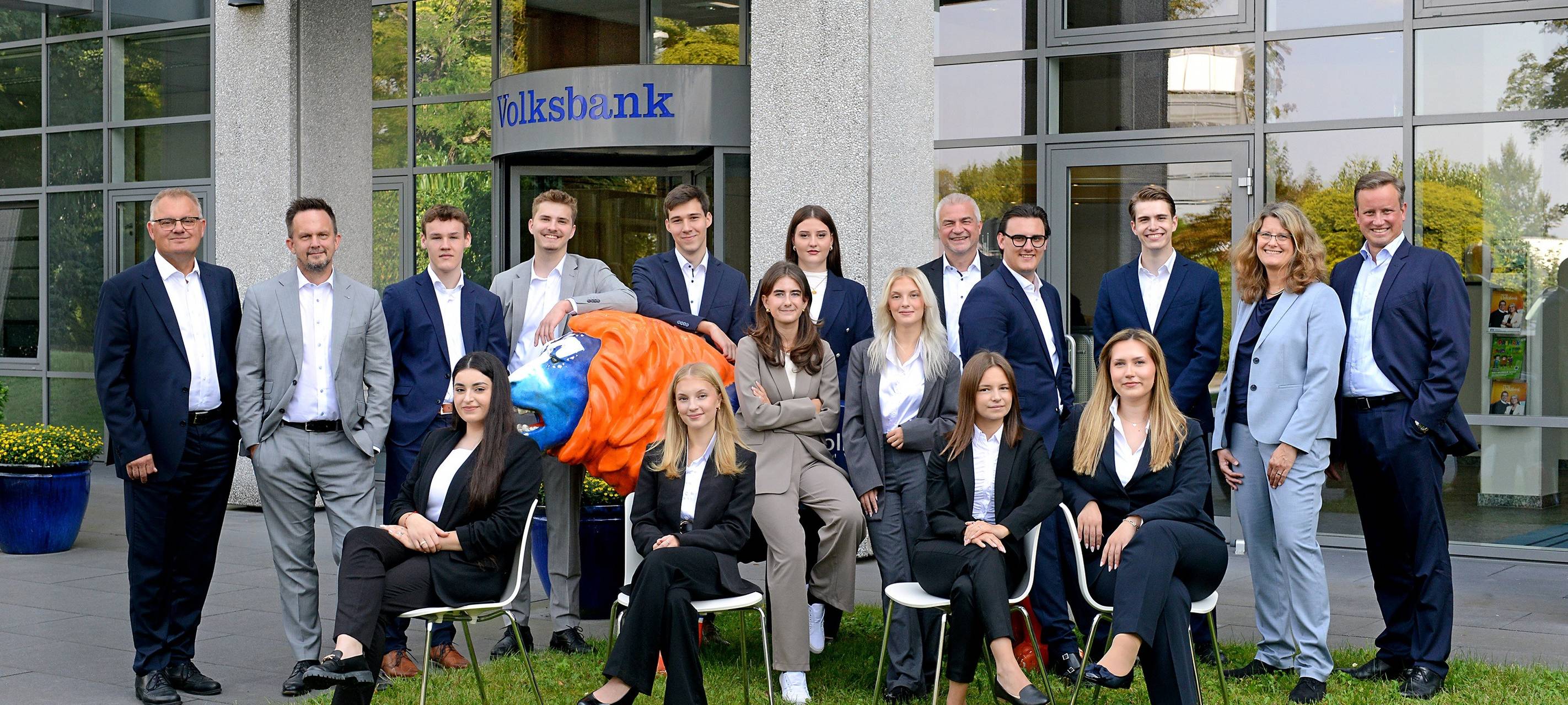 Neue Azubis bei Volksbank und Finanzämtern