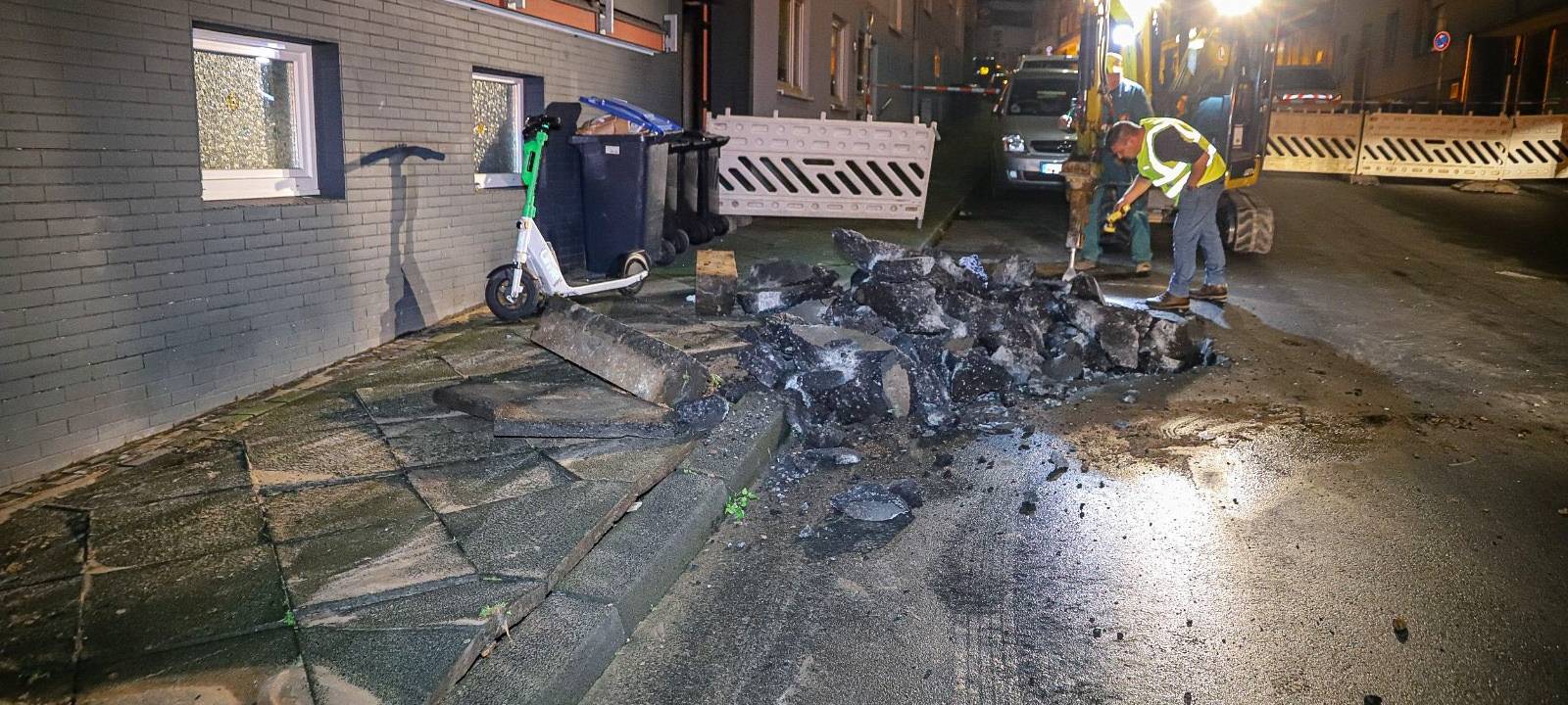 Wasserrohrbruch in der Rödiger Straße