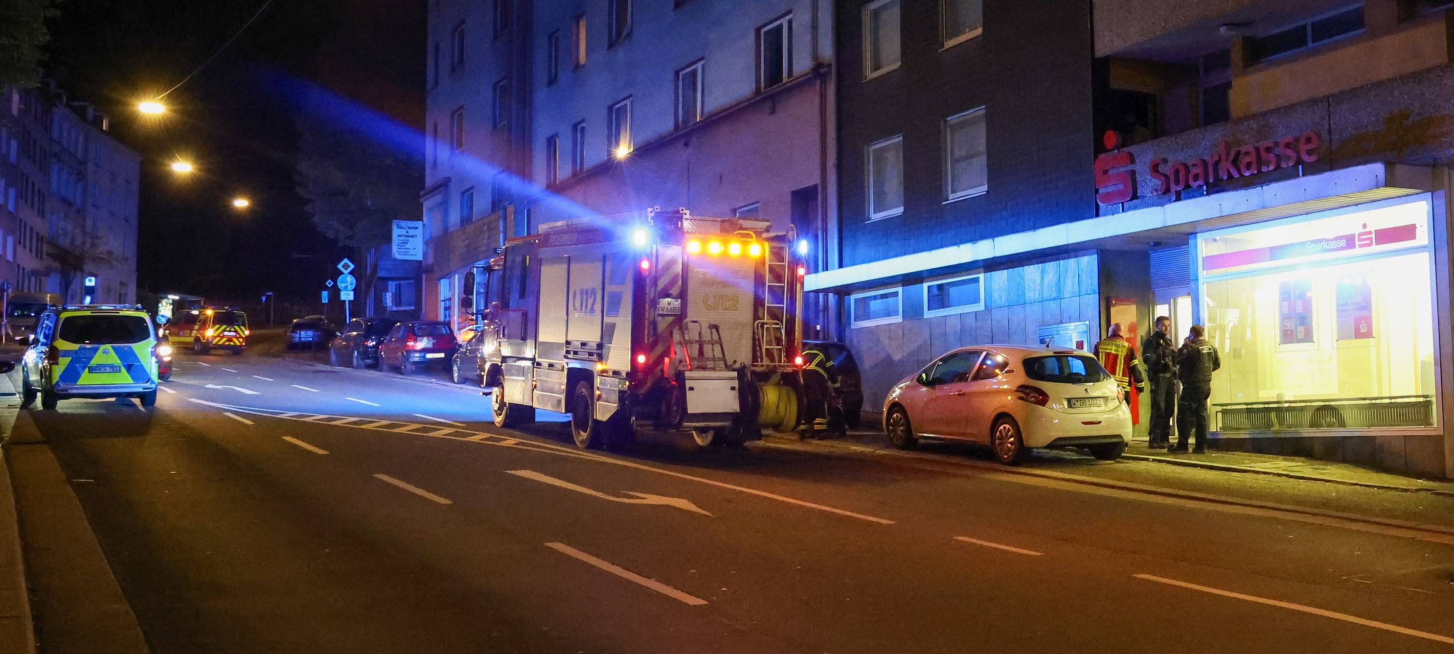 Einbruchmeldeanlage löst Rauch in Sparkasse aus