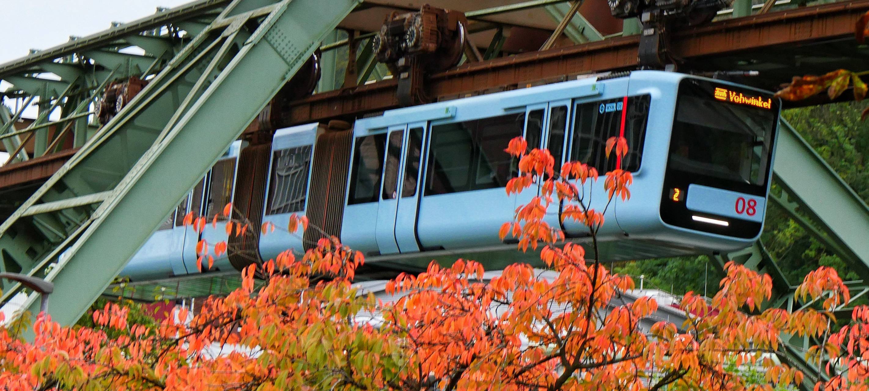 Schwebebahn fährt wieder
