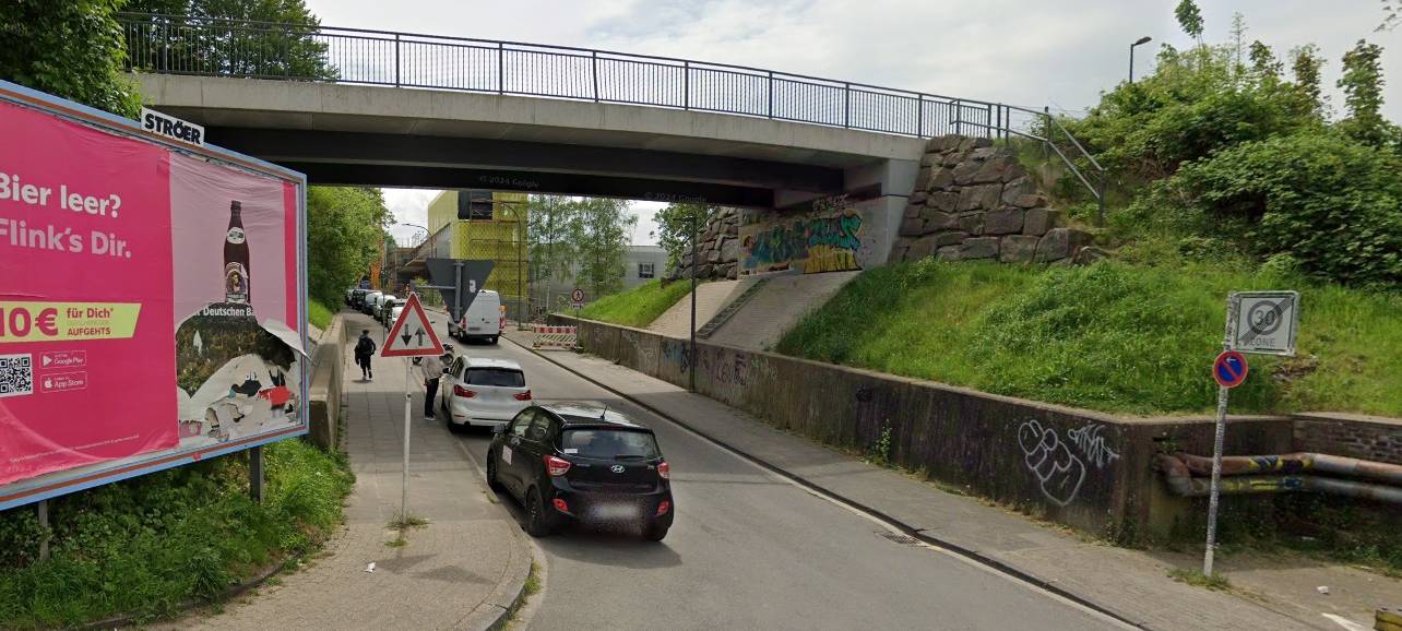 Steinwürfe von Trassenbrücke