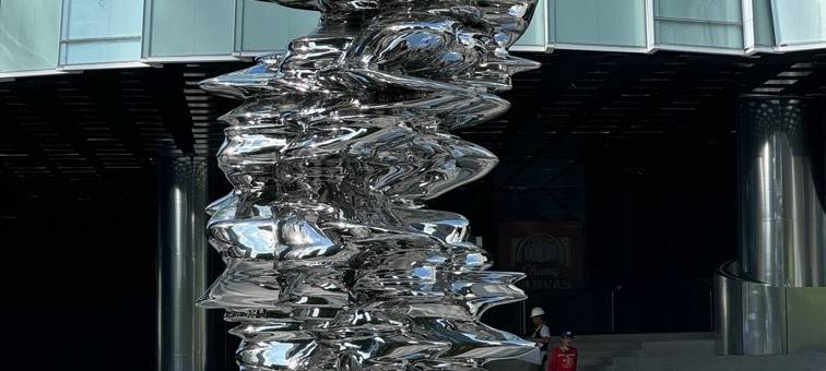 Tony Cragg-Skulptur in Bangkok