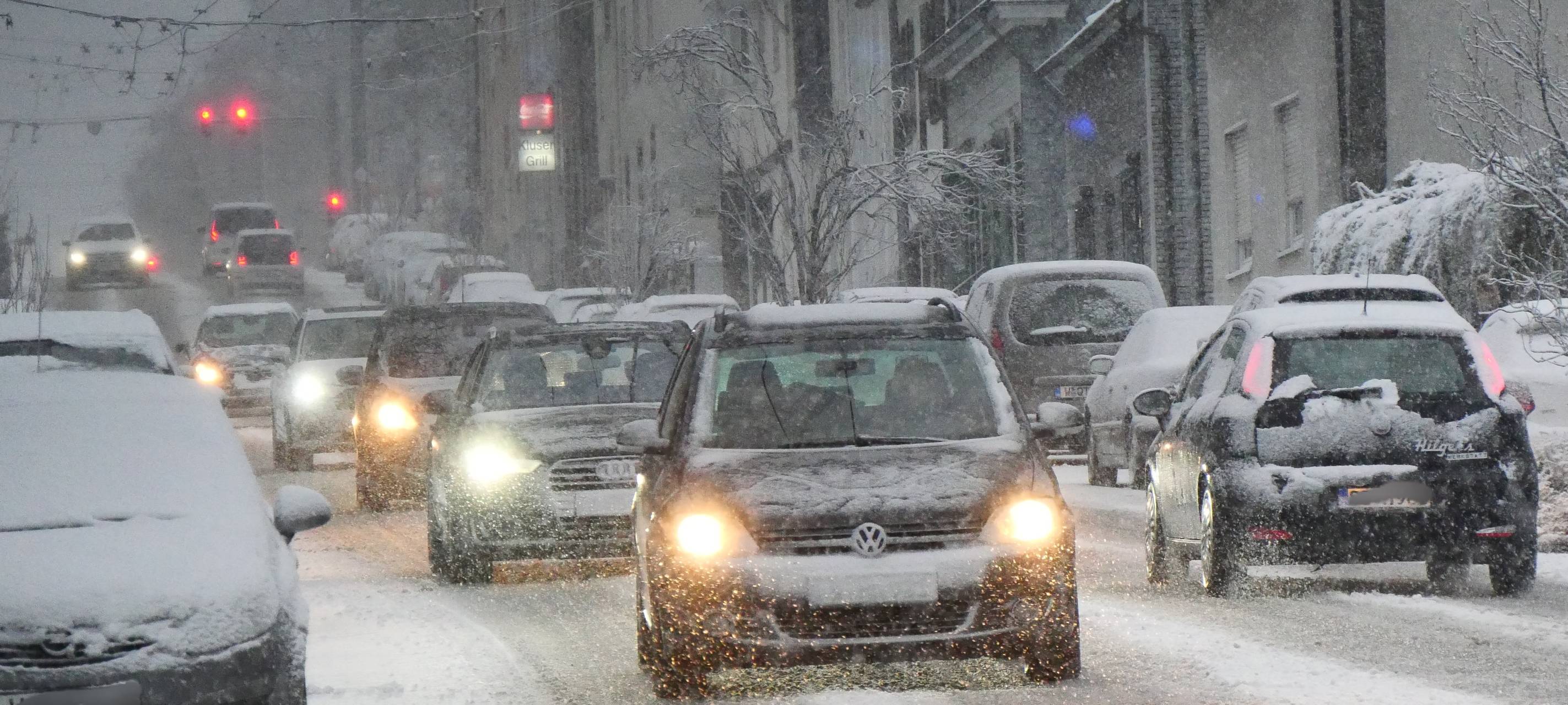 Winterwetter erschwert Berufsverkehr