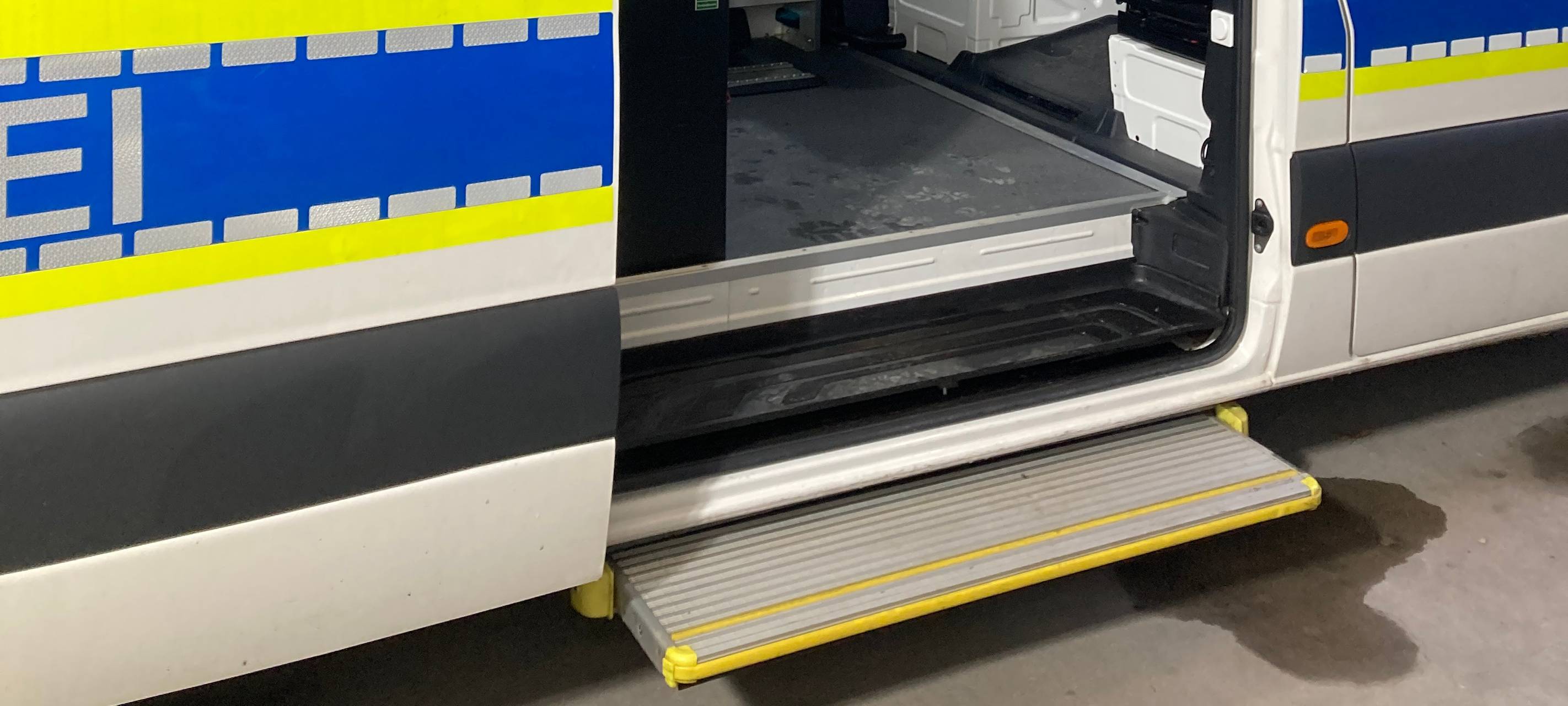 Friedrich-Engels-Allee: Unfall mit drei Verletzten