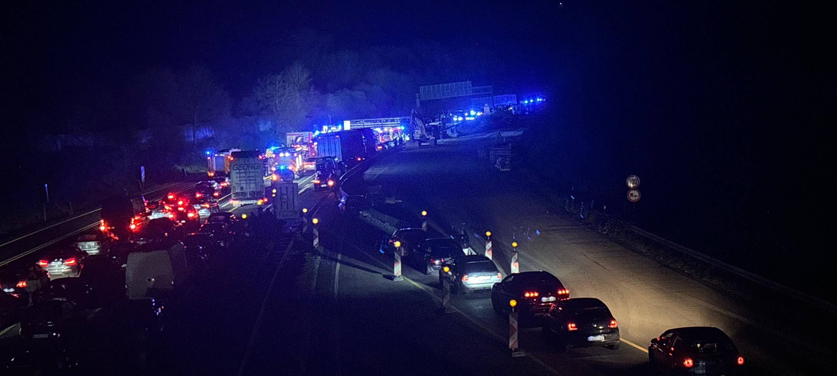 LKW verletzt viele Menschen
