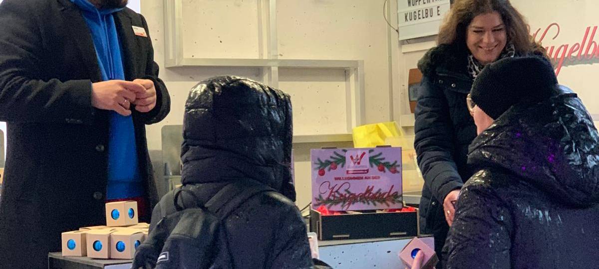 Weihnachtsbaumkugelverkauf 1