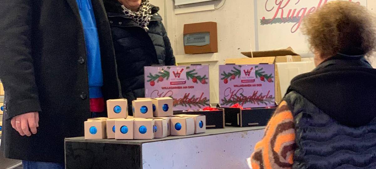 Weihnachtsbaumkugelverkauf 2
