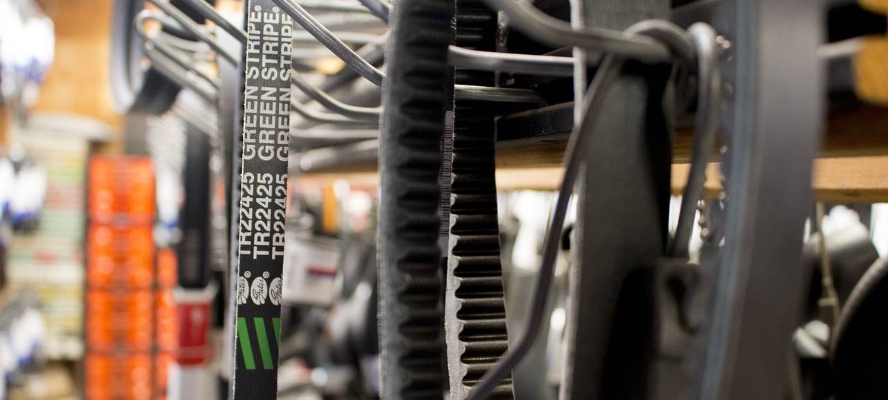 Autoteile werden in einer Fabrik hergestellt