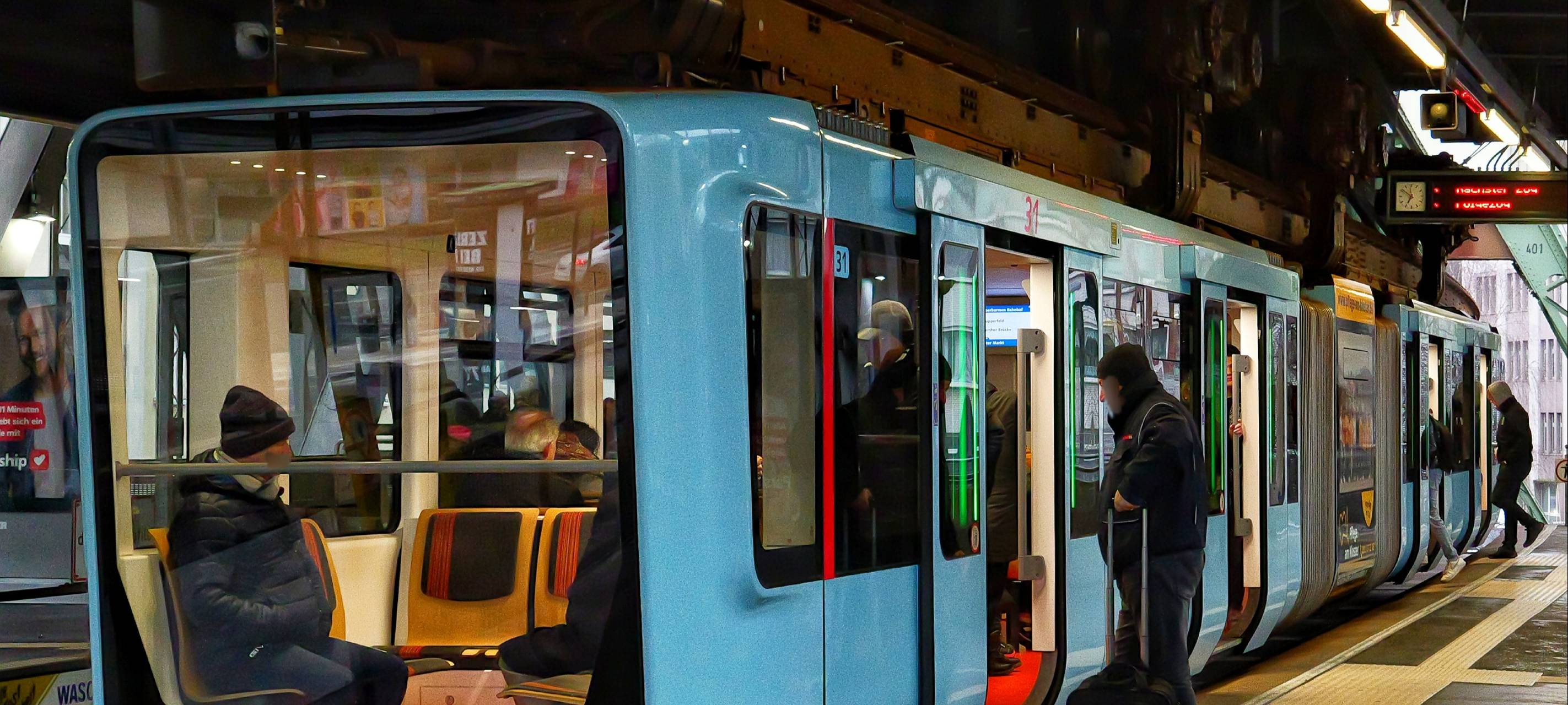 Schwebebahn fährt wieder