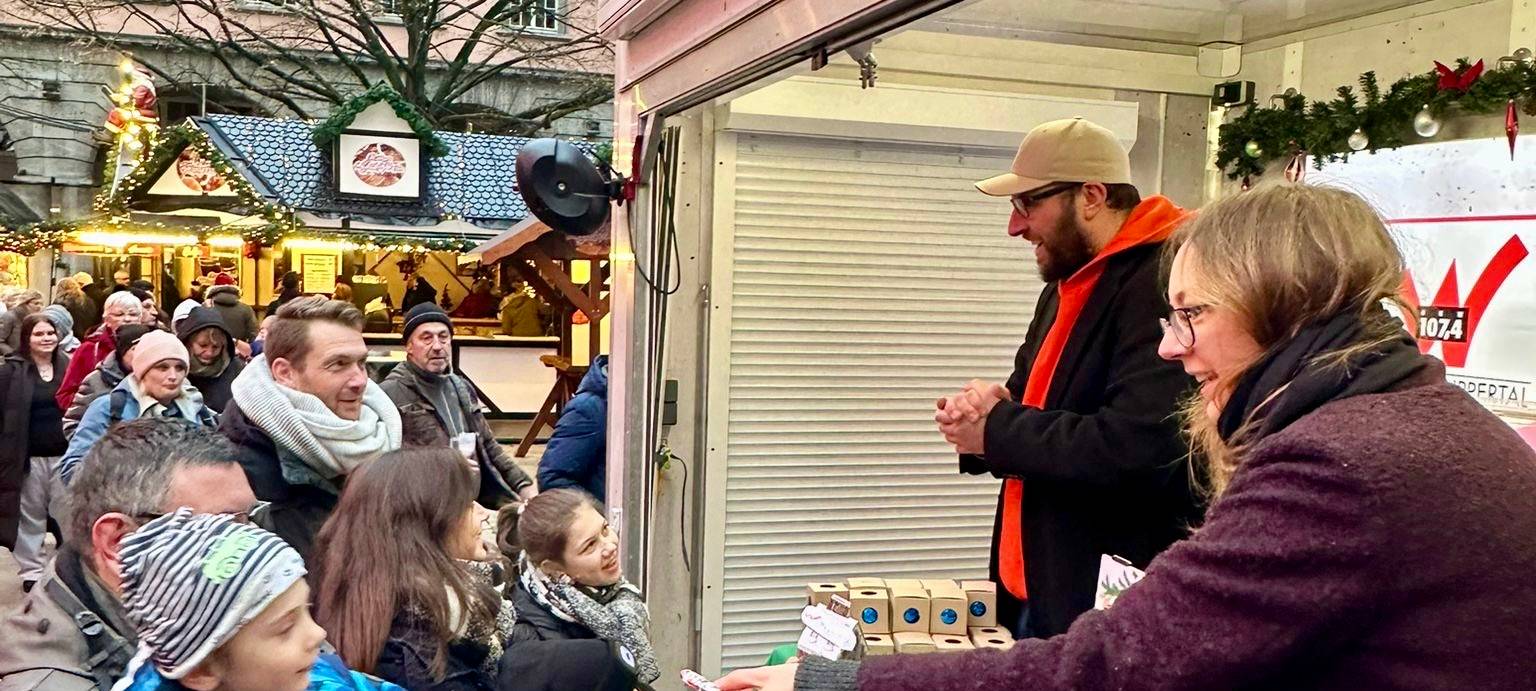 Großer Spendenerfolg mit der Weihnachtsbaumkugel