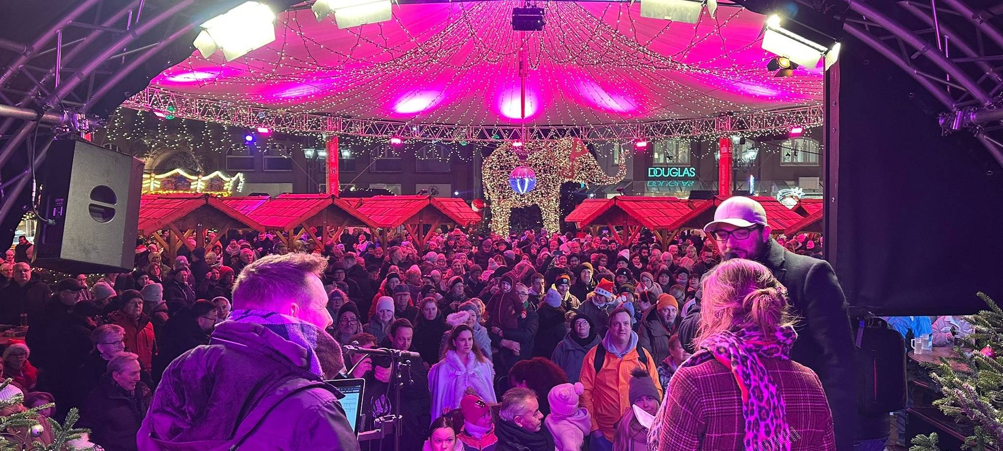 Hunderte Menschen beim Radio-Wuppertal-Weihnachtssingen