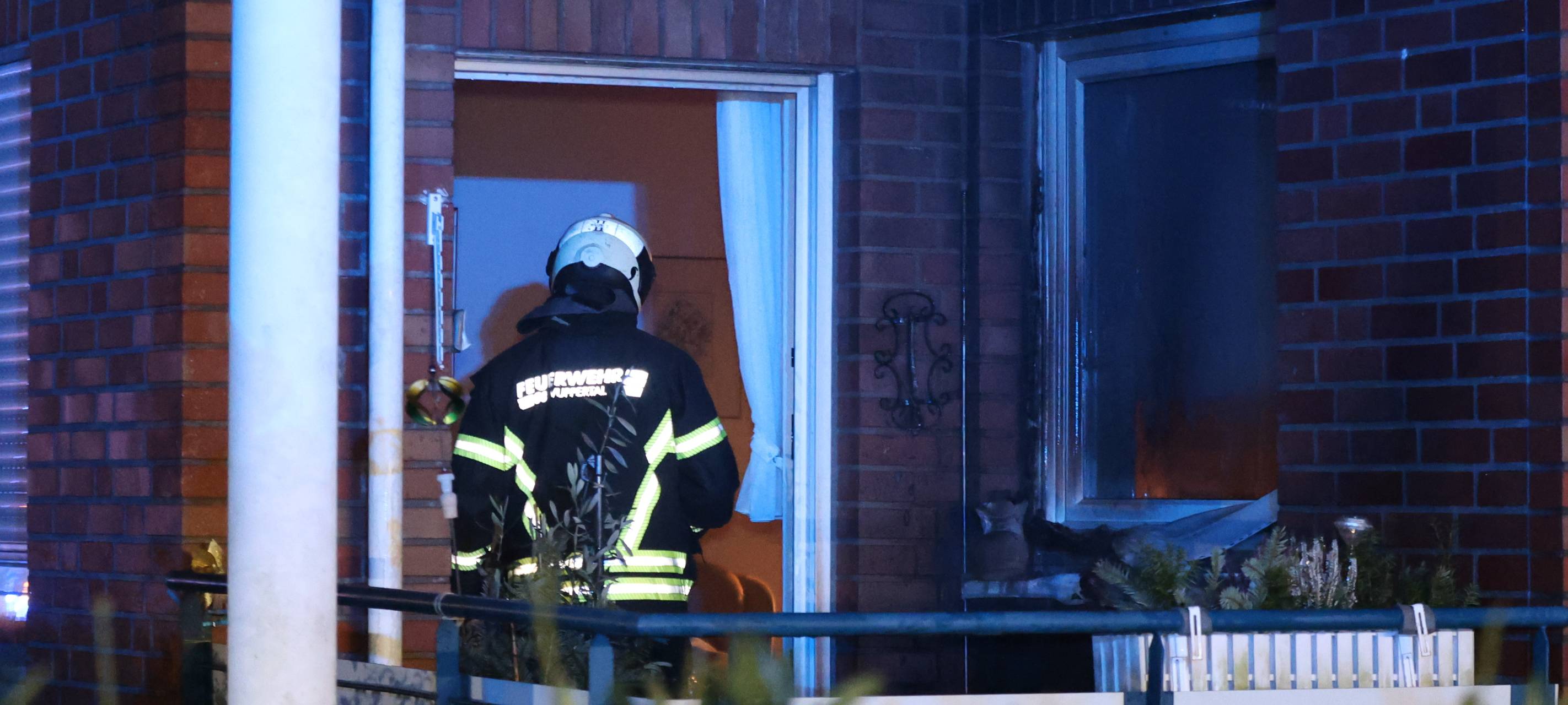 Jugendliche sorgen mit Böllern für Balkonbrand