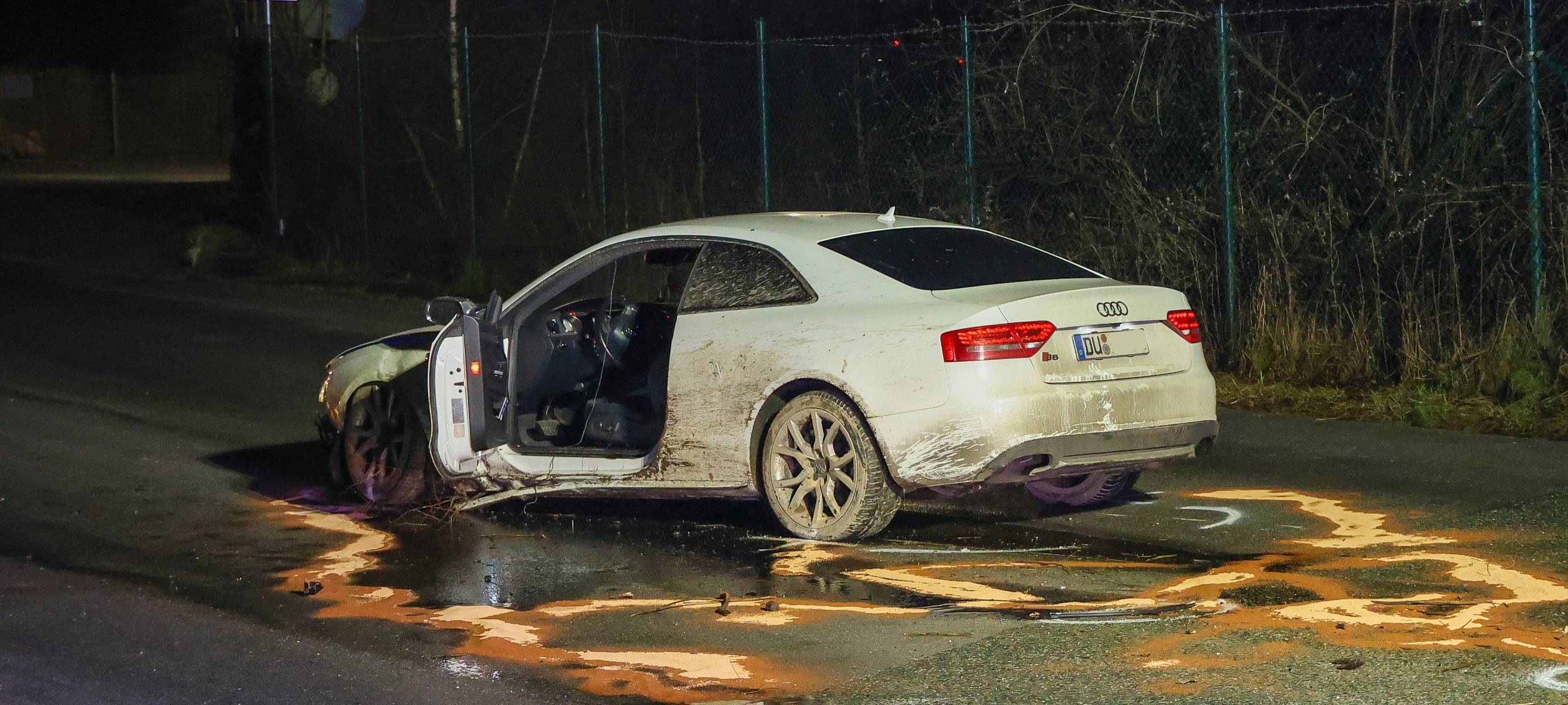 Zeugensuche nach Unfall mit gestohlenem Audi