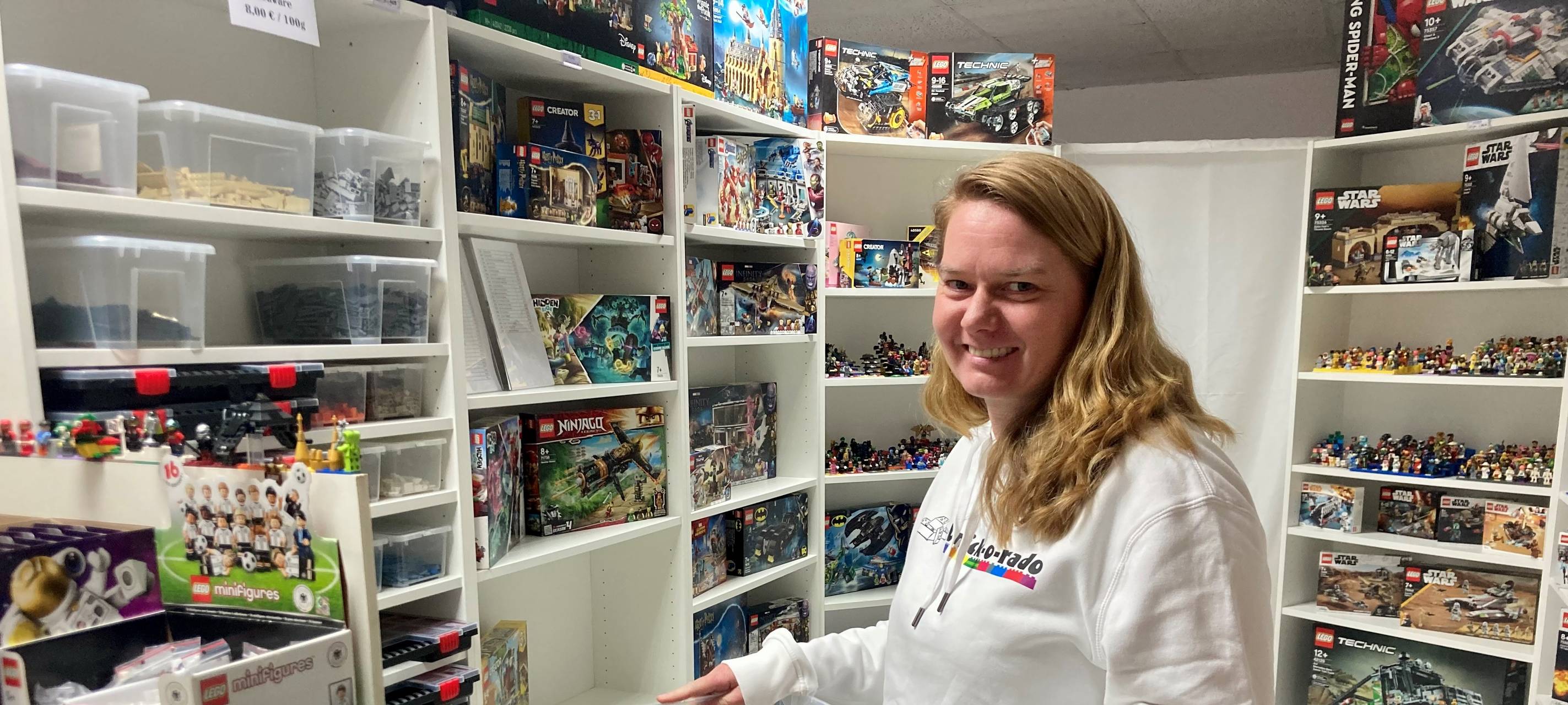 Wir hören hinters Schaufenster