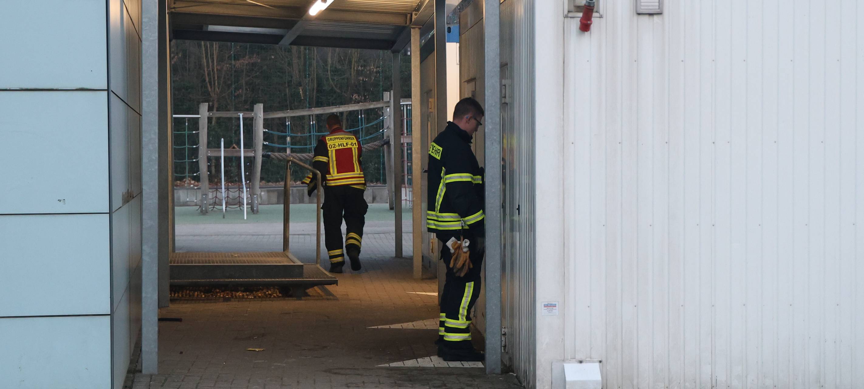 Brände in Seniorenheim und Schul-Toilettencontainer