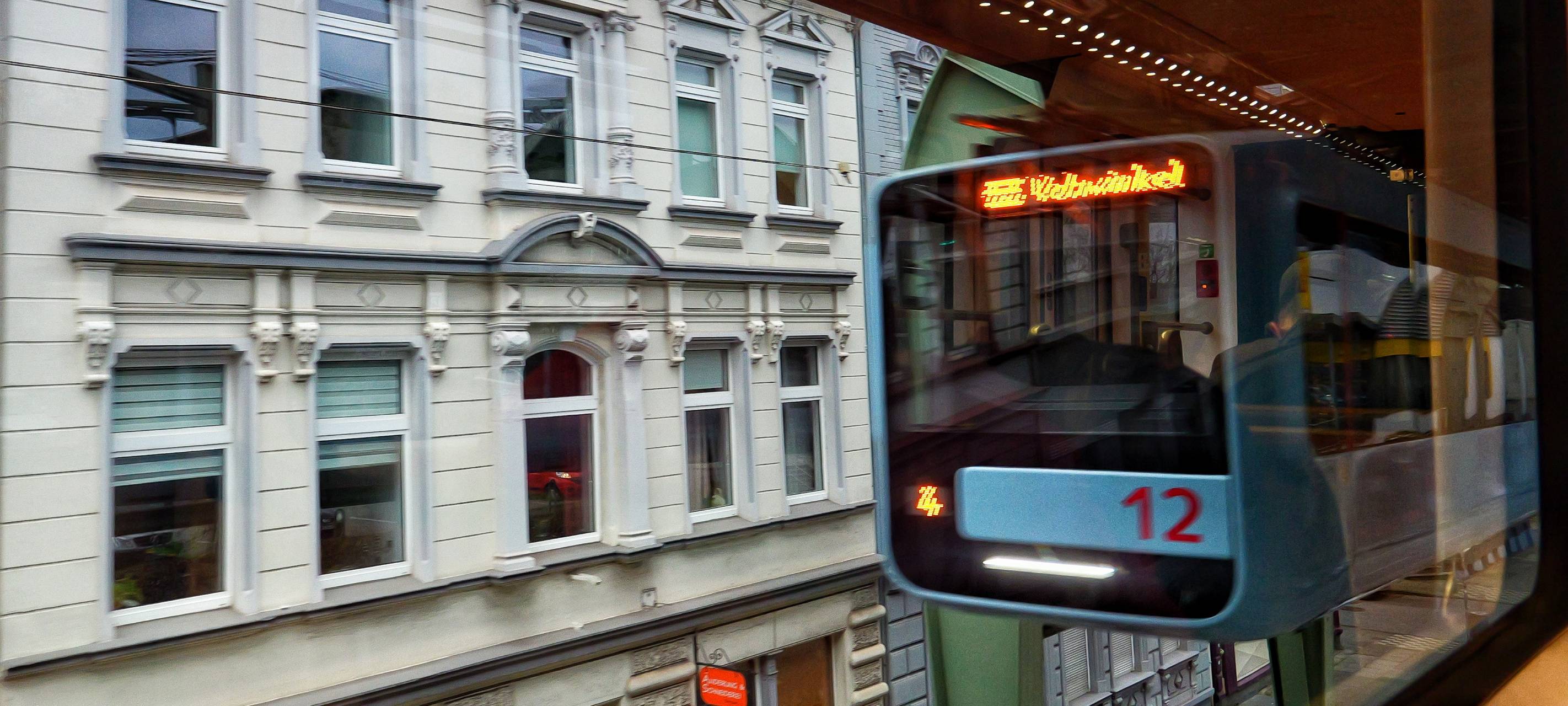 Halbe Stunde keine Schwebebahn