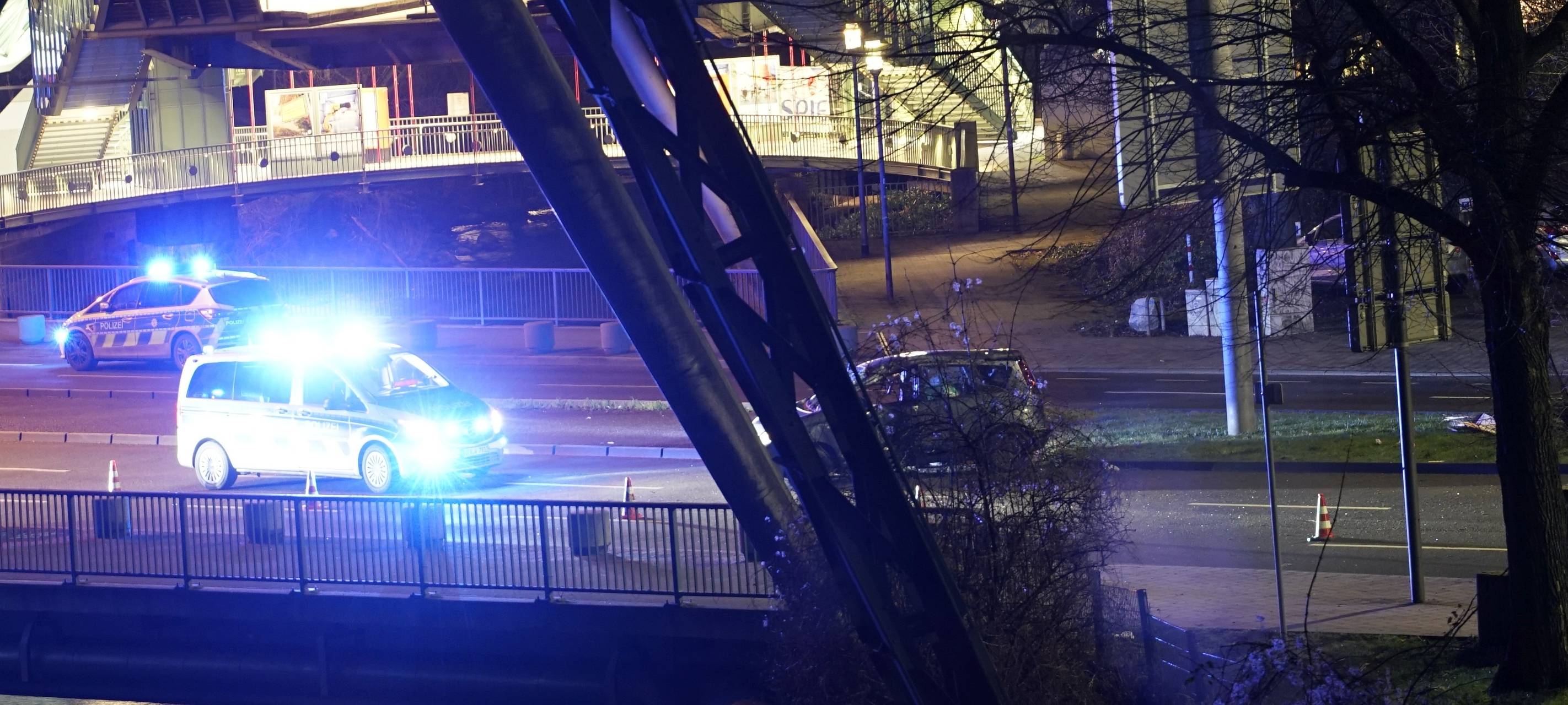 Sekundenschlaf: Auto überschlägt sich