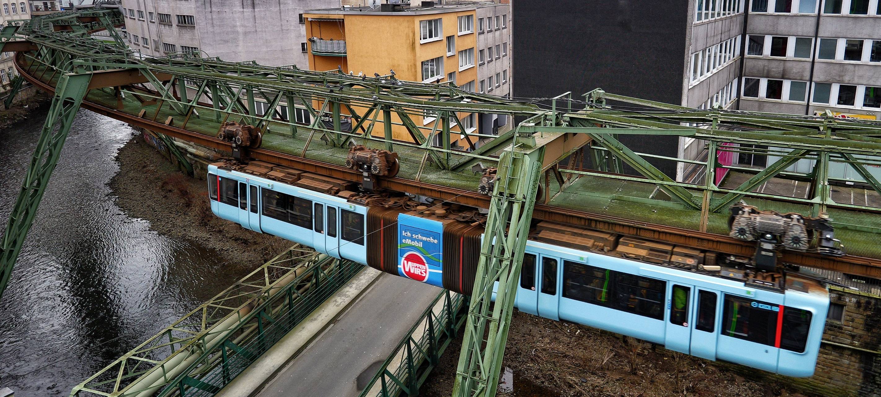 Die Schwebebahn fährt wieder