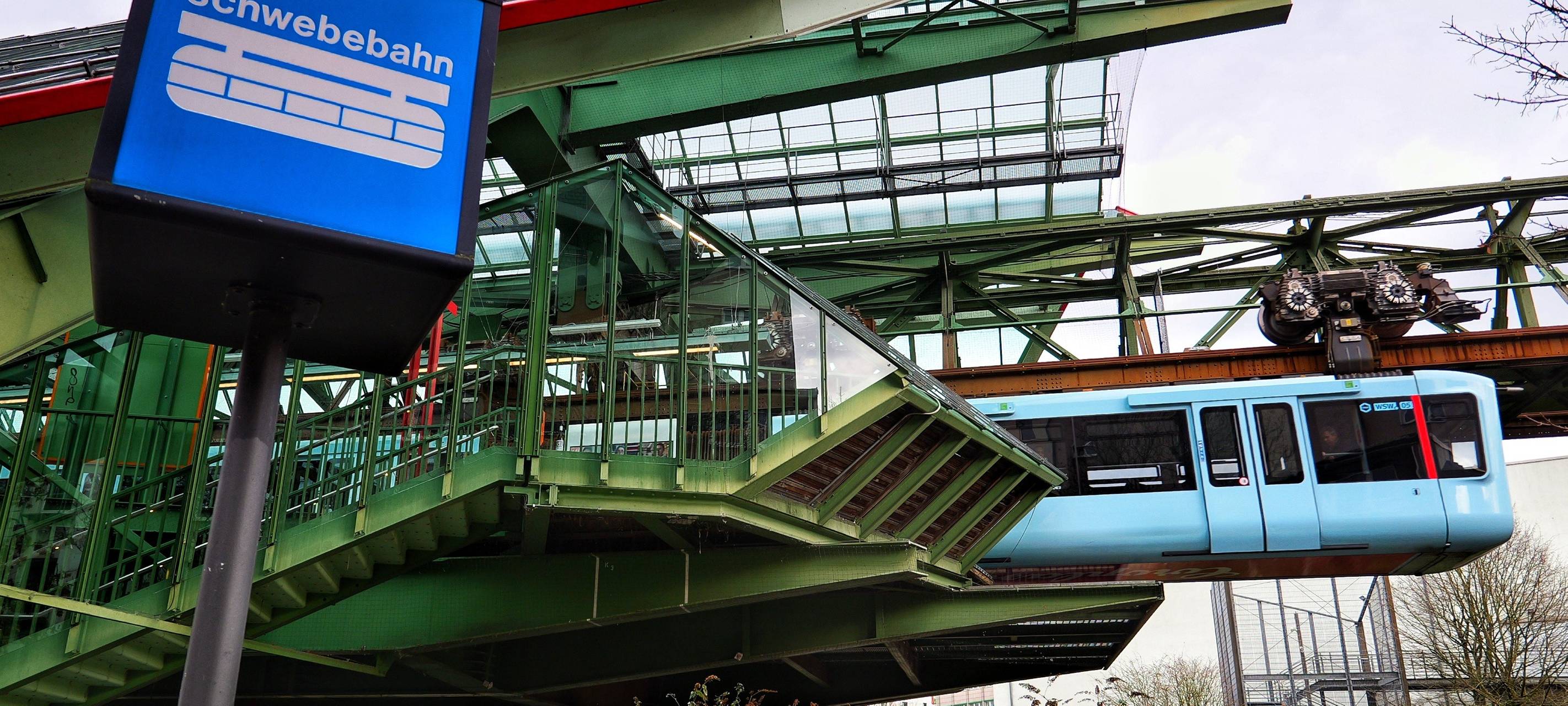 Schwebebahn fährt wieder