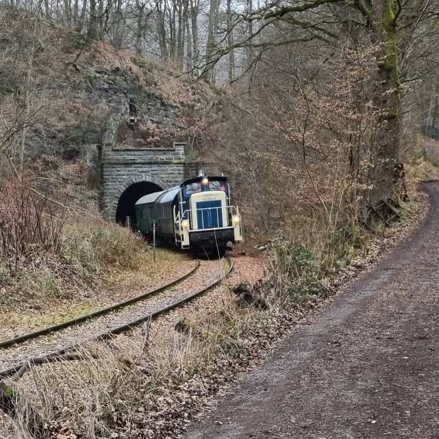 Wuppertalbahn fährt heute wieder - zum ersten Mal seit 45 Jahren !