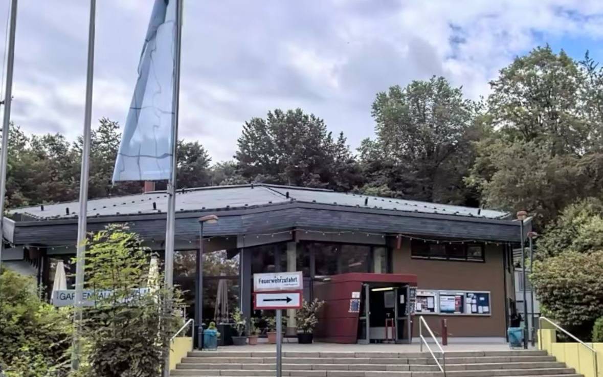 Das Gartenhallenbad in Langerfeld von außen