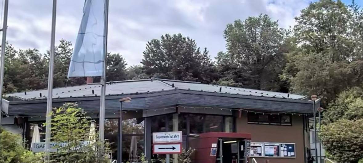 Das Gartenhallenbad in Langerfeld von außen