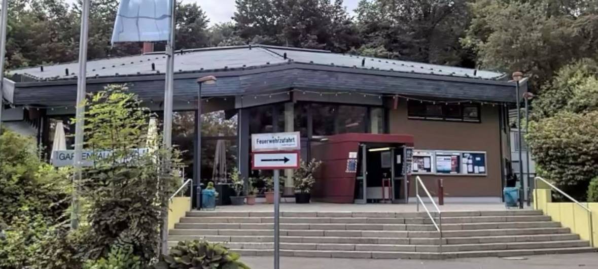 Das Gartenhallenbad in Langerfeld von außen