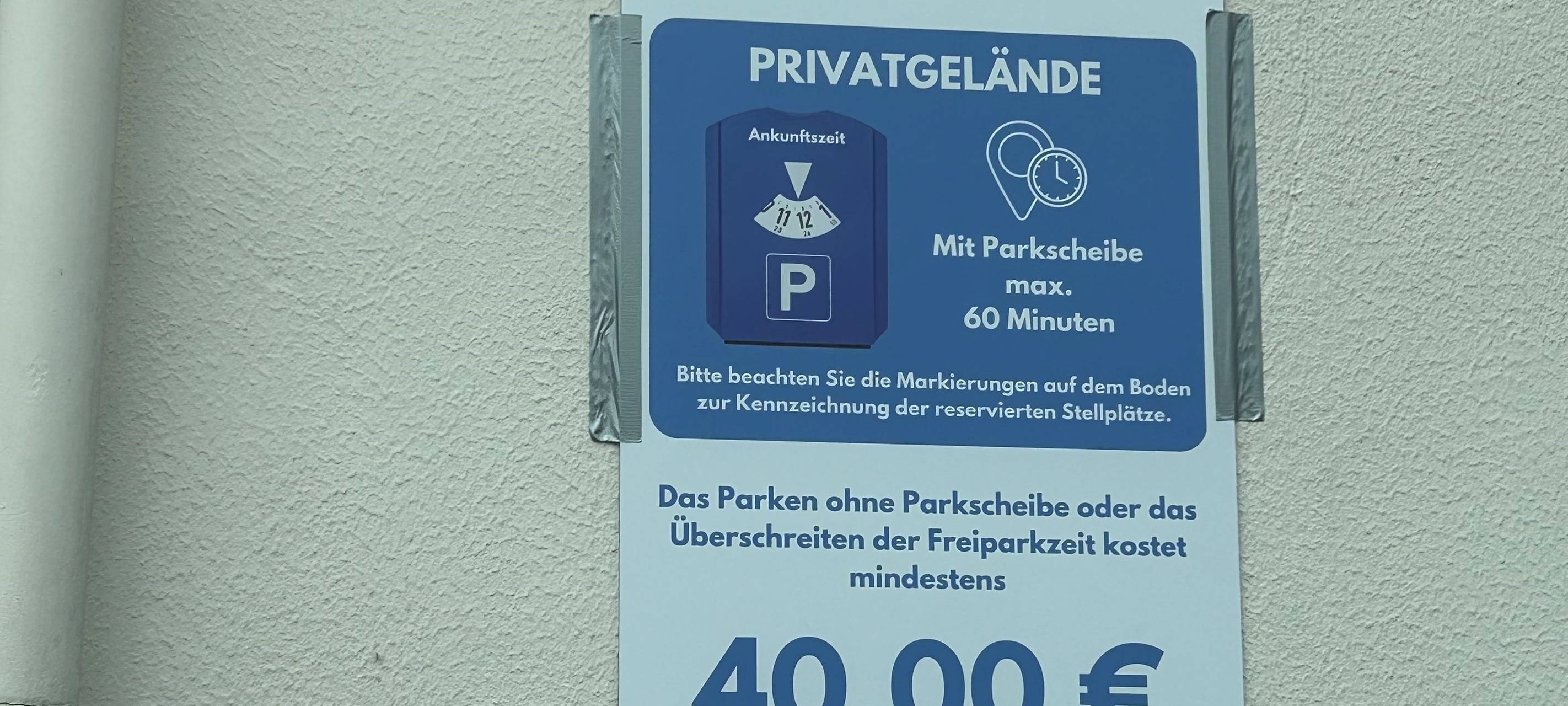 Neue Schilder auf dem „Abzocke-Parkplatz“