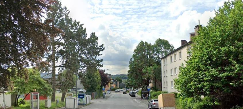 Die Bushaltestelle Bramdelle auf der Straße Löhrerlen
