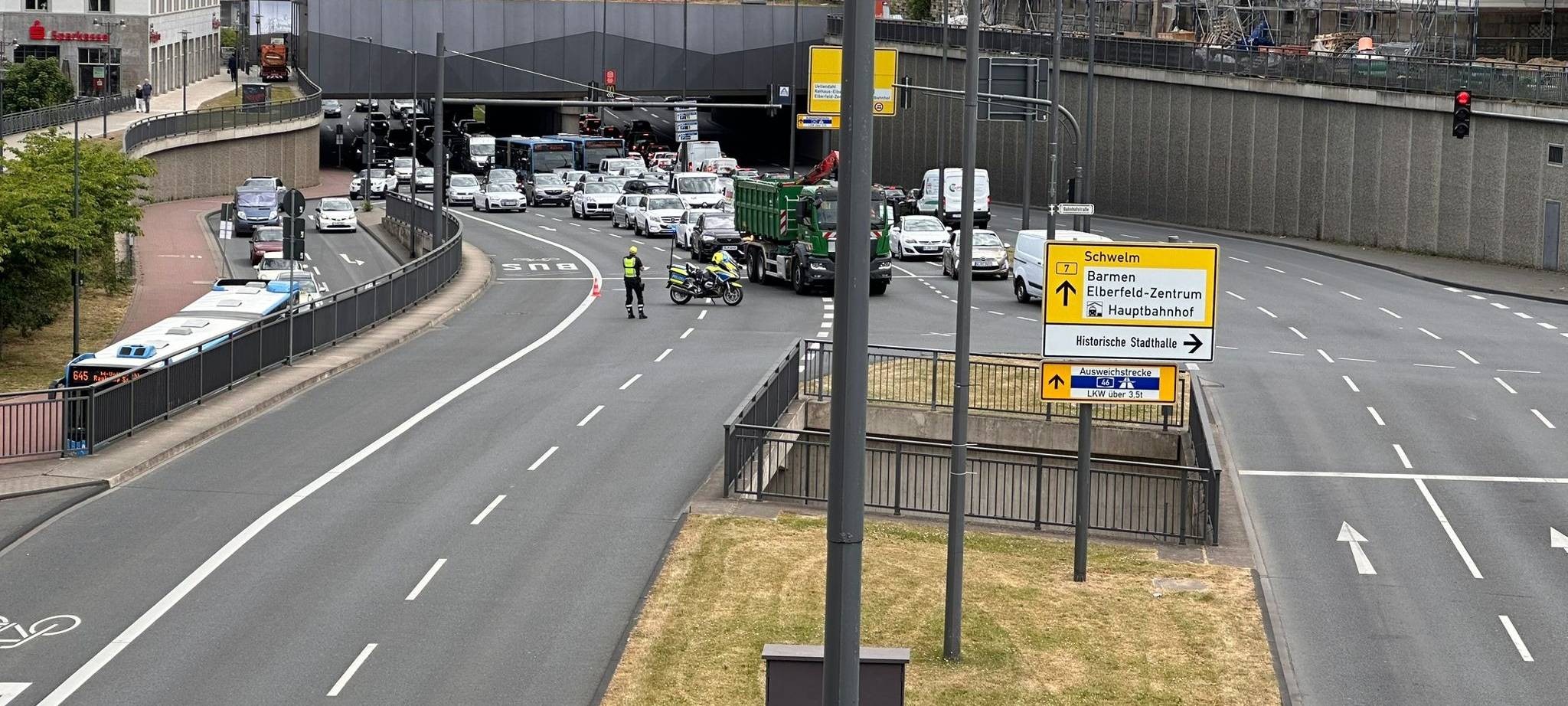 B7 nach Unfall gesperrt