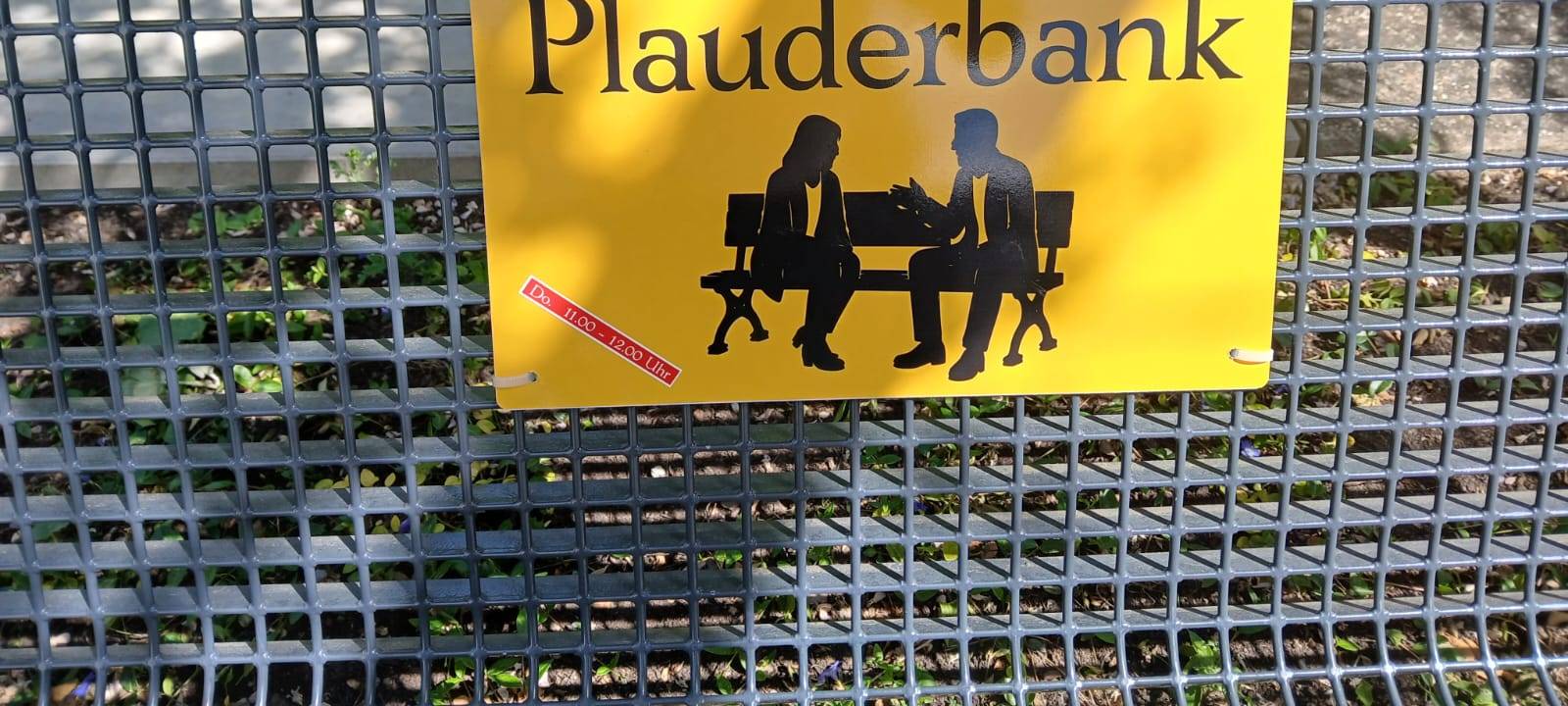 Erste Plauderbänke in Cronenberg