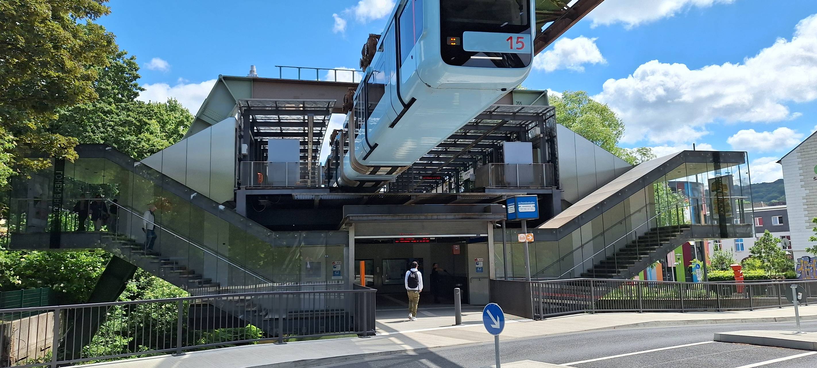 Schwebebahn wieder unterwegs