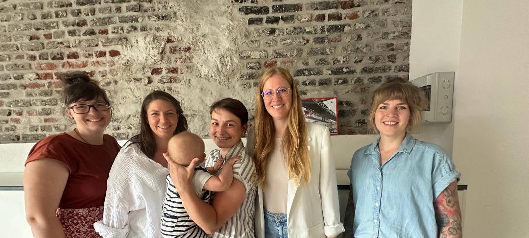 Mütterpflegerinnen unterstützen Mamas bei uns