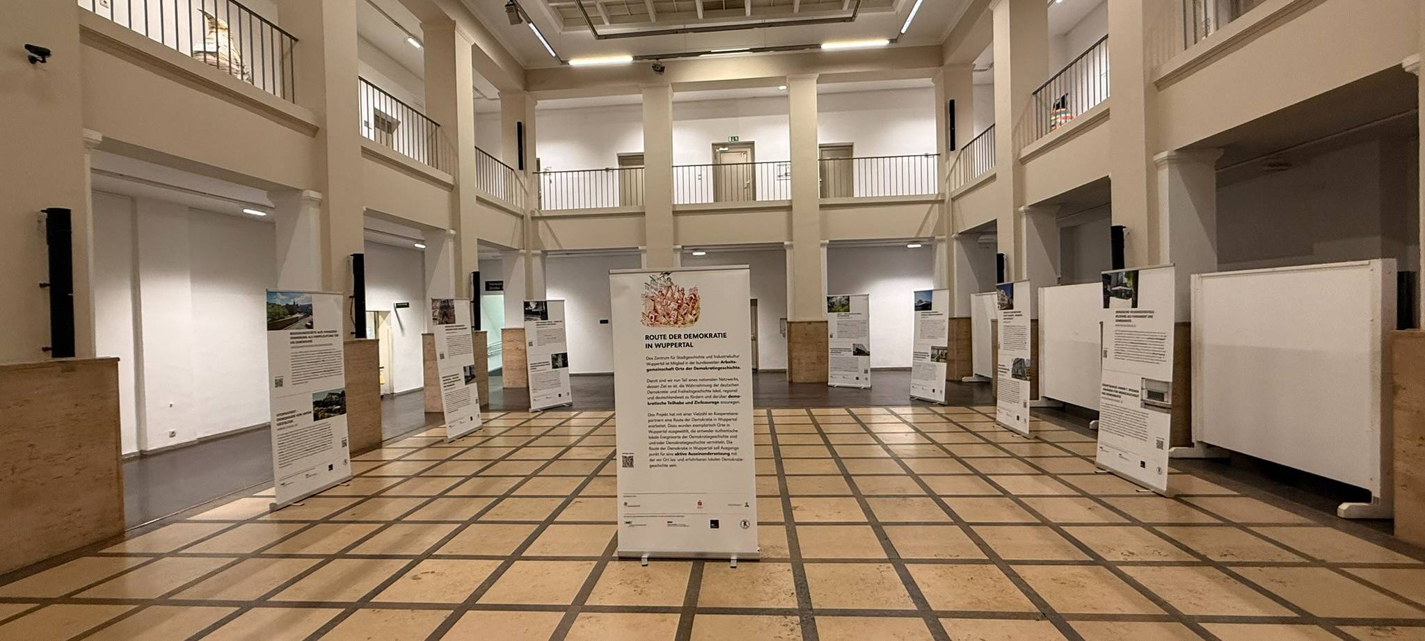 Ausstellung beleuchtet Orte der Demokratie