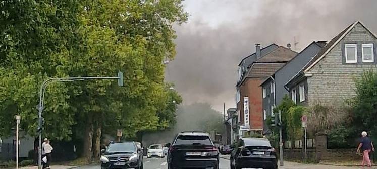 zu sehen ist eine Rauchentwicklung auf der Hahnerbergerstraße