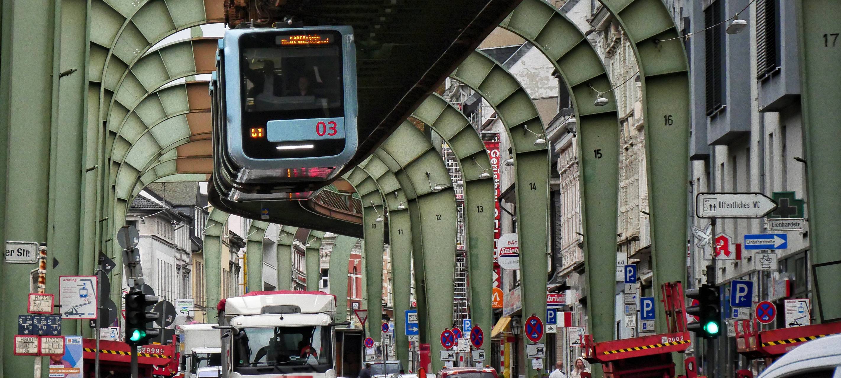 Nach technischer Störung: Schwebebahn fährt wieder