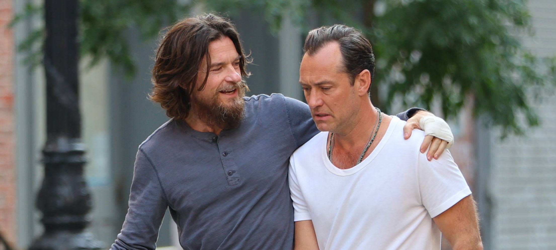 Vince zieht seinen Bruder runter.