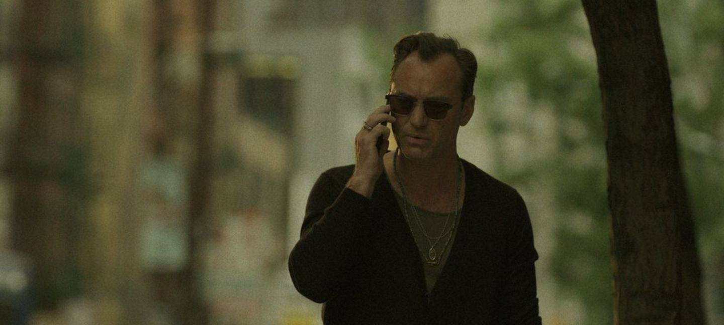 Jake bekommt Drohanrufe.